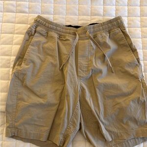 NWOT lululemon athletica Men's Khaki Flat Front Shorts